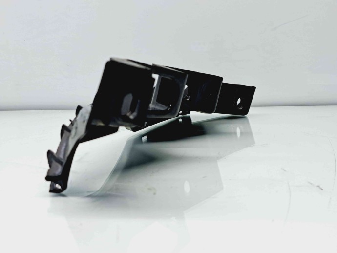 Suport far dreapta Volkswagen Passat B6 (3C2) [Fabr 2005-2010] 3C0807890