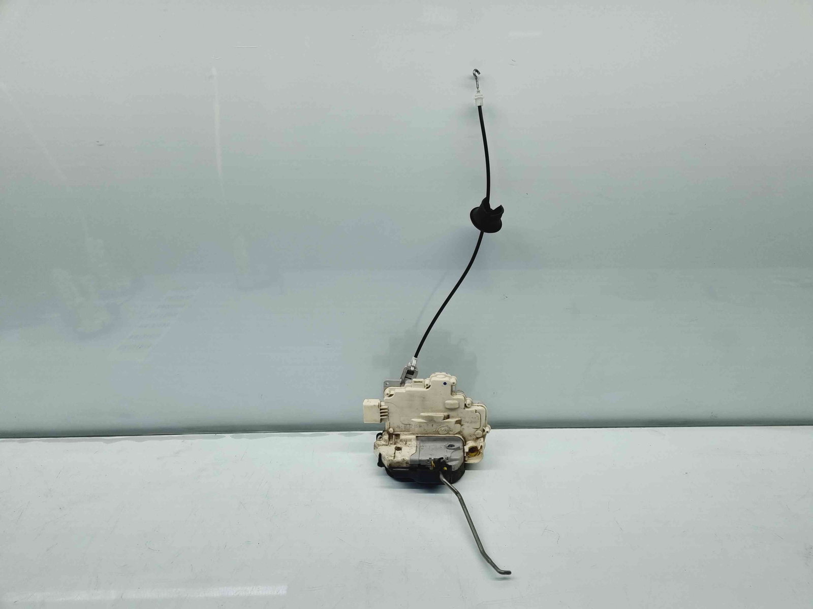 Broasca usa stanga fata Audi A4 (8EC, B7) [Fabr 2004-2008] 8E1837015AA - imagine 1