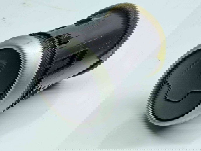  Grila aerisire centrala stanga Nissan Qashqai [Fabr 2007-2014] 68760JD10A