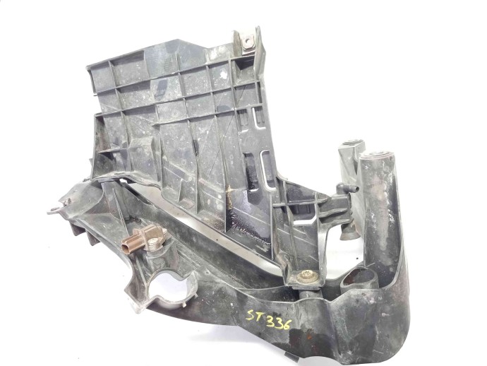 Suport far stanga Audi A5 2.7 CAMA 8T0805607L 2007-2015