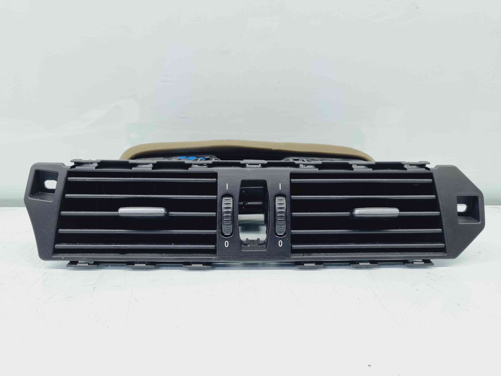 Grila aerisire centrala Bmw 5 (E60) [Fabr 2004-2010] 9112206 - imagine 2