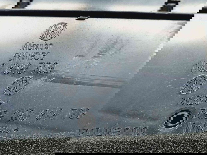   Grila aerisire stanga Volkswagen Jetta 3  (1K2) [Fabr 2005-2010] 1K0819709