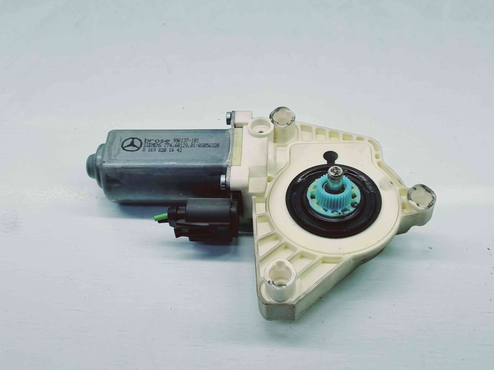 Motoras geam dreapta fata Mercedes Clasa B (W245) [Fabr 2005-2011] A1698201642 - imagine 1