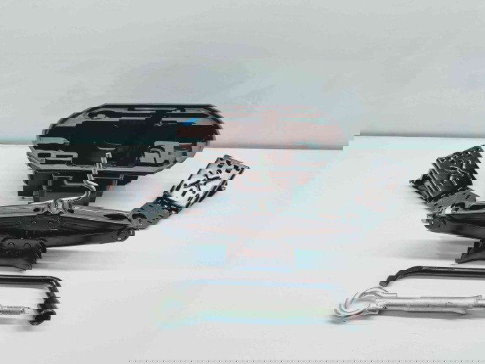   Set cric si cheie Peugeot 3008 [Fabr 2009-2016] 9655342680