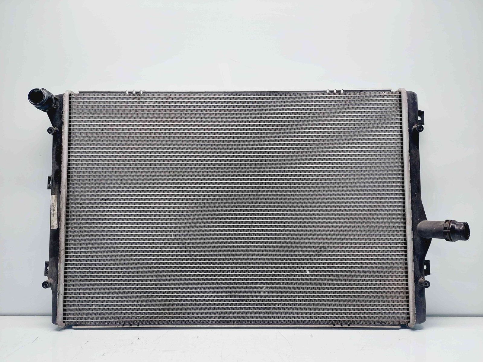Radiator apa Volkswagen Passat B6 (3C2) [Fabr 2005-2010] 3AA121253 1.6 TDI CAYC77KW / 105CP