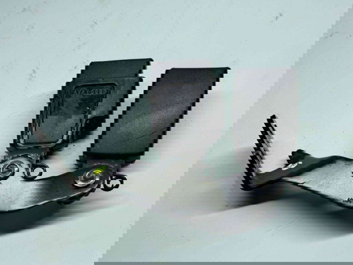  Capsa centura spate mijloc Audi A8 (4H) [Fabr 2010-2017] 4H0857740