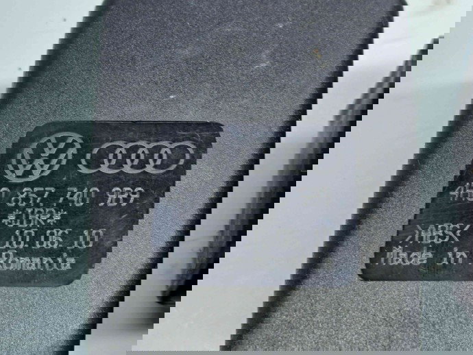  Capsa centura spate mijloc Audi A8 (4H) [Fabr 2010-2017] 4H0857740