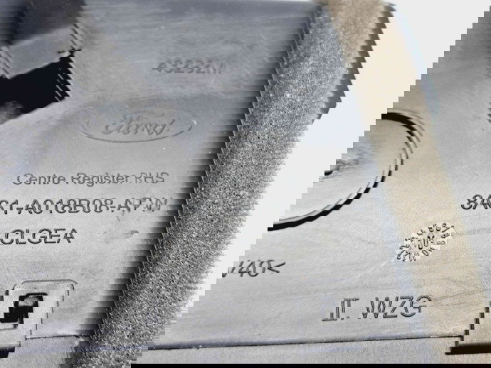  Grila aerisire centrala dreapta Ford Fiesta 6 [Fabr 2008-2019] 8A61-A018B08-AFW