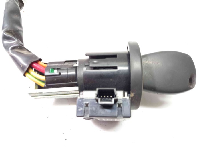 Contact cu cheie Dacia Logan 1.2 8200826300 2004-2012