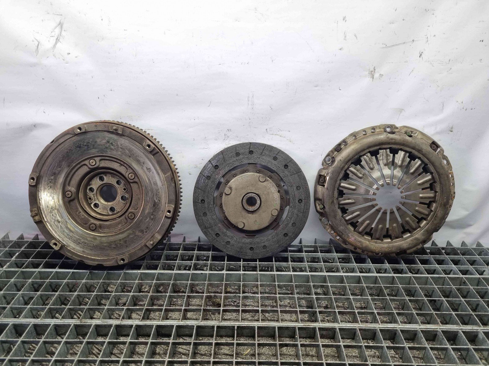 Kit ambreiaj volanta masa dubla Ford Focus 3 [Fabr 2010-2018] CM5G-7550-LA 1.0 B - imagine 1