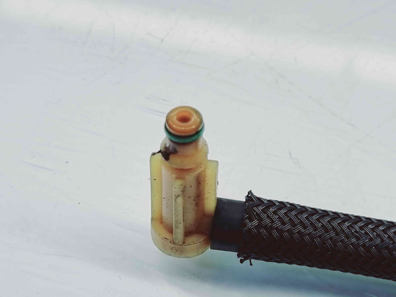 Conducta retur injectoare Peugeot 3008 [Fabr 2009-2016] OEM 1.6 HDI 9HZ 80KW / 110CP 1.6 HDI 9HZ 80KW / 110CP - imagine 2