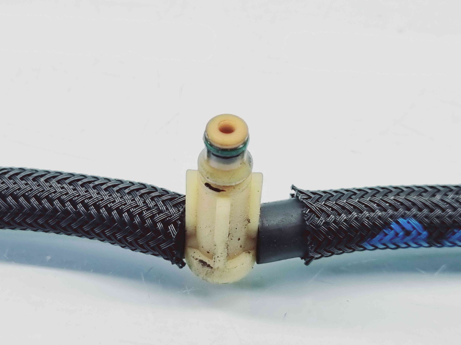 Conducta retur injectoare Peugeot 3008 [Fabr 2009-2016] OEM 1.6 HDI 9HZ 80KW / 110CP 1.6 HDI 9HZ 80KW / 110CP - imagine 3