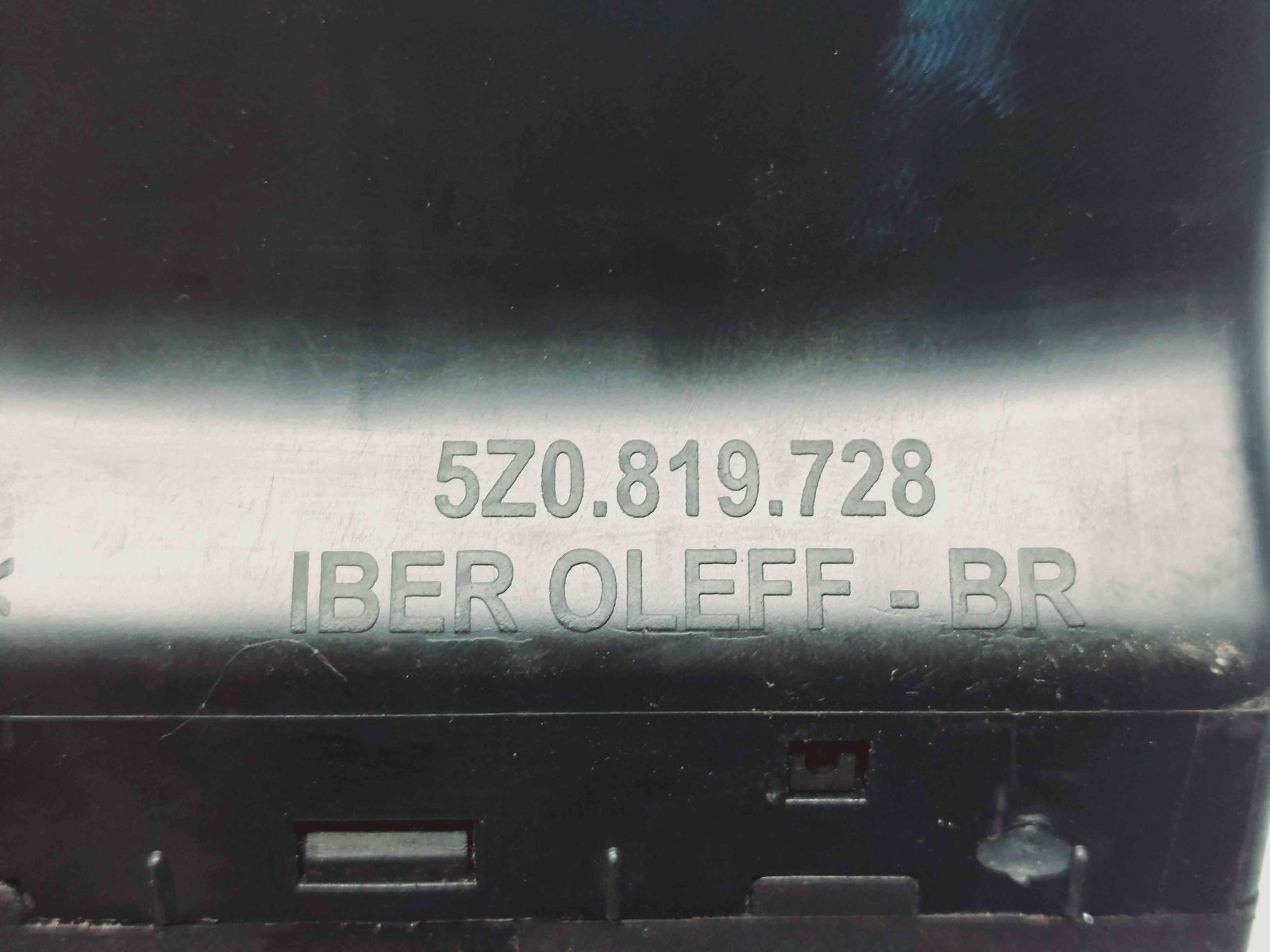 Grila aerisire centrala Volkswagen Fox (5Z1, 5Z3) [Fabr 2003-2011] 5Z0819728 - imagine 5