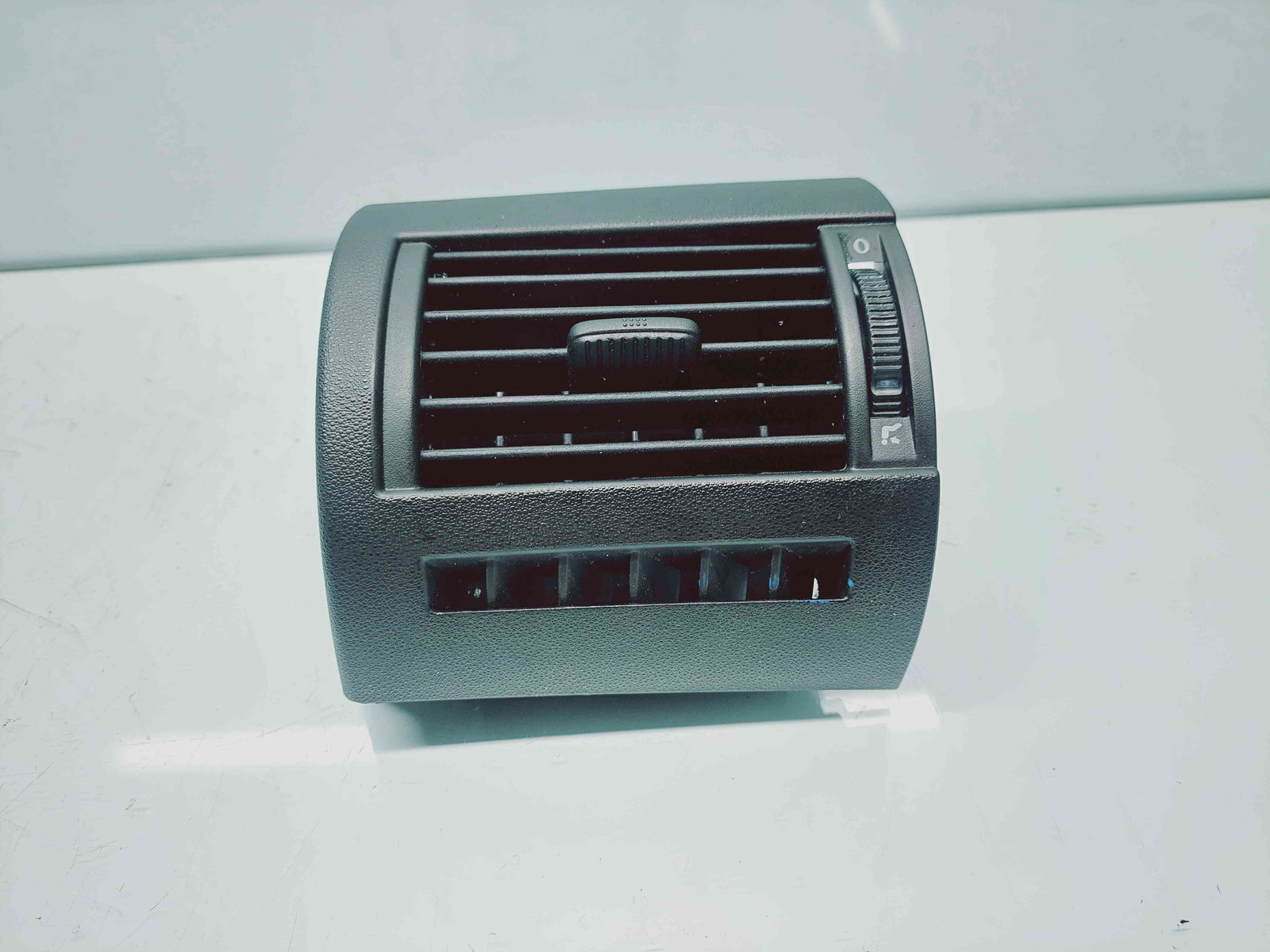 Grila aerisire dreapta Volkswagen Fox (5Z1, 5Z3) [Fabr 2003-2011] 5Z0819704