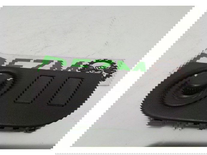 Buton reglaj oglinzi Dacia Logan 2 1.2 benzina D4F 684937116R 2012-Prezent