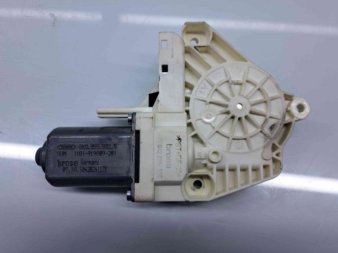 Motoras geam dreapta fata Audi A7 Sportback (4GA) [Fabr 2011-2017] 8K0959802B