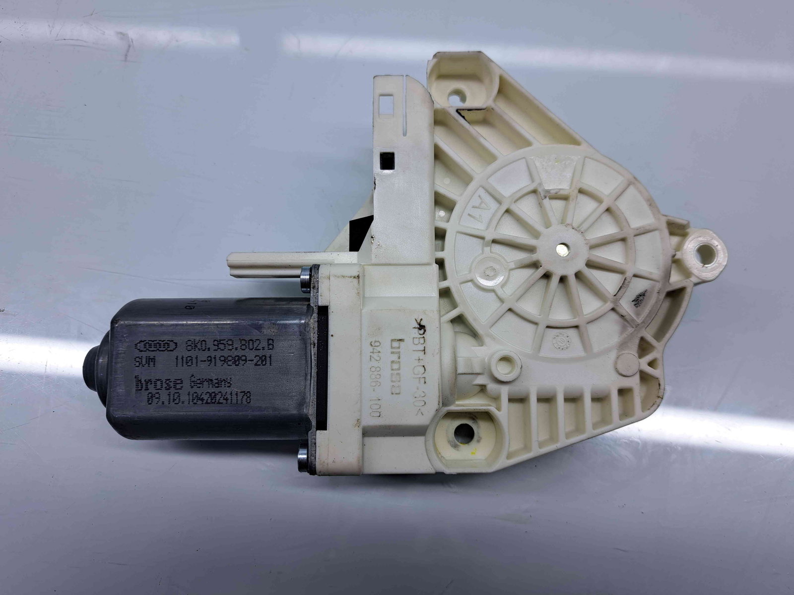 Motoras geam dreapta fata Audi A7 Sportback (4GA) [Fabr 2011-2017] 8K0959802B - imagine 5