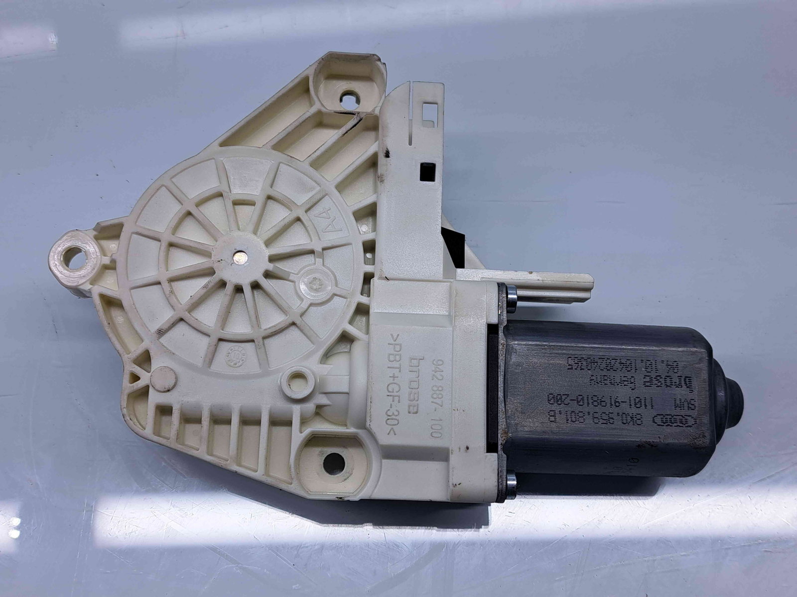 Motoras geam dreapta spate Audi A7 Sportback (4GA) [Fabr 2011-2017] 8K0959801B - imagine 2