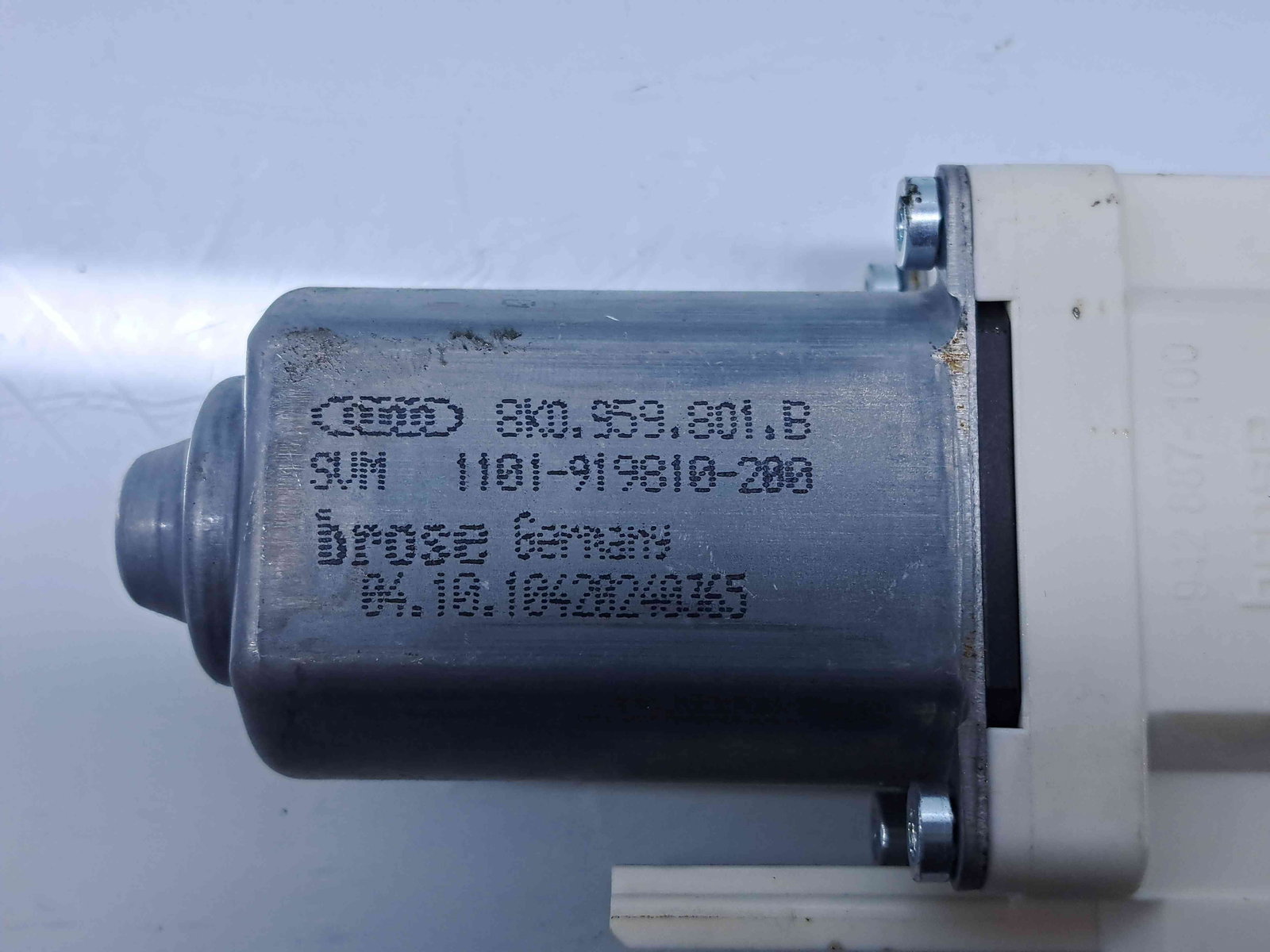 Motoras geam dreapta spate Audi A7 Sportback (4GA) [Fabr 2011-2017] 8K0959801B - imagine 3