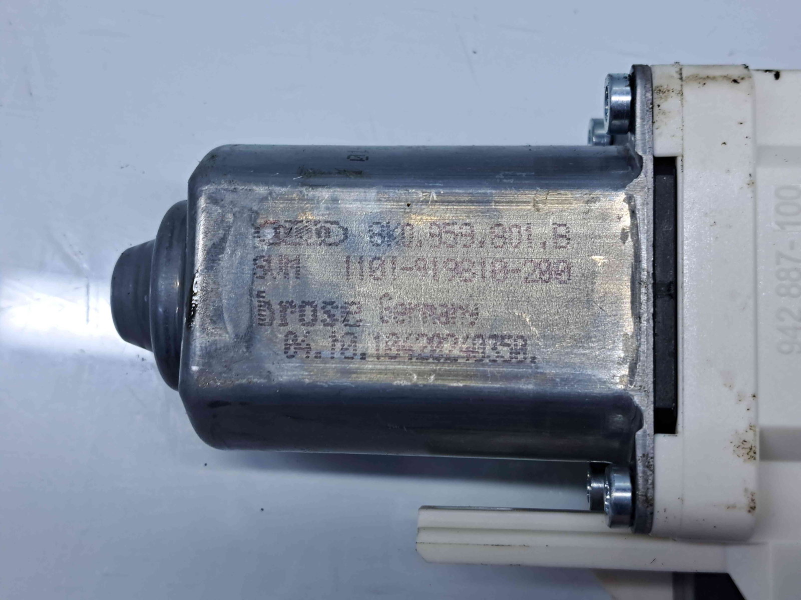 Motoras geam stanga fata Audi A7 Sportback (4GA) [Fabr 2011-2017] 8K0959801B - imagine 4