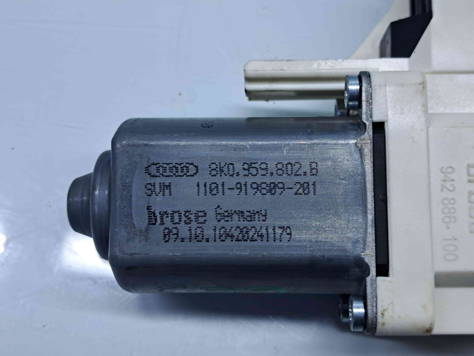 Motoras geam stanga spate Audi A7 Sportback (4GA) [Fabr 2011-2017] 8K0959802B - imagine 2