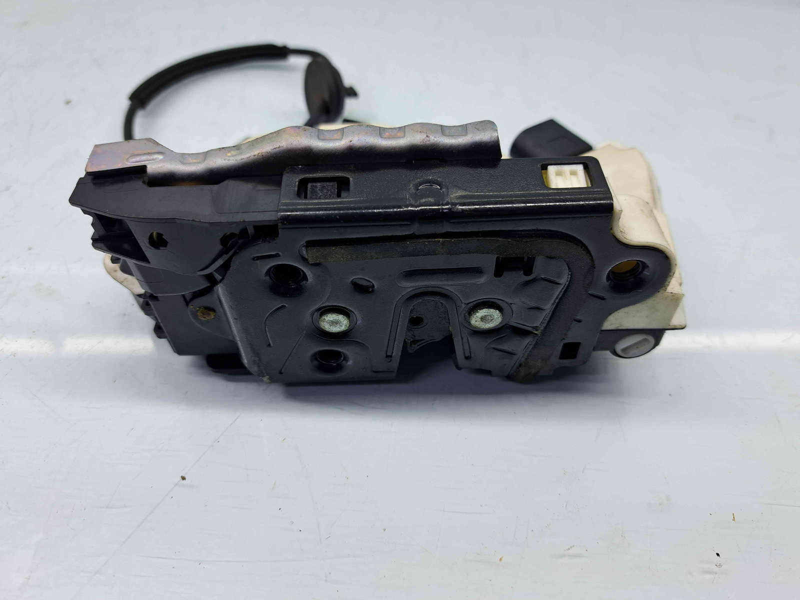 Broasca usa stanga spate Volkswagen Tiguan (5N) [Fabr 2007-2016] 5N0839015D