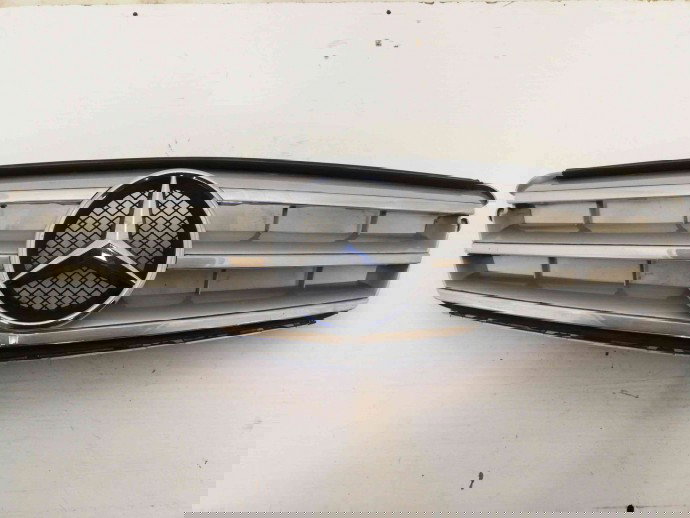 Grila bara fata Mercedes C320 (W204) 3.0 CDI A2048800023 2007-2014