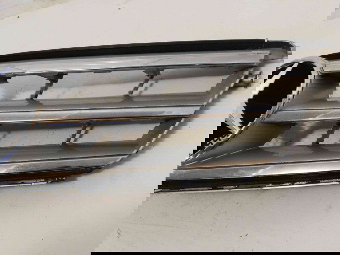 Grila bara fata Mercedes C320 (W204) 3.0 CDI A2048800023 2007-2014