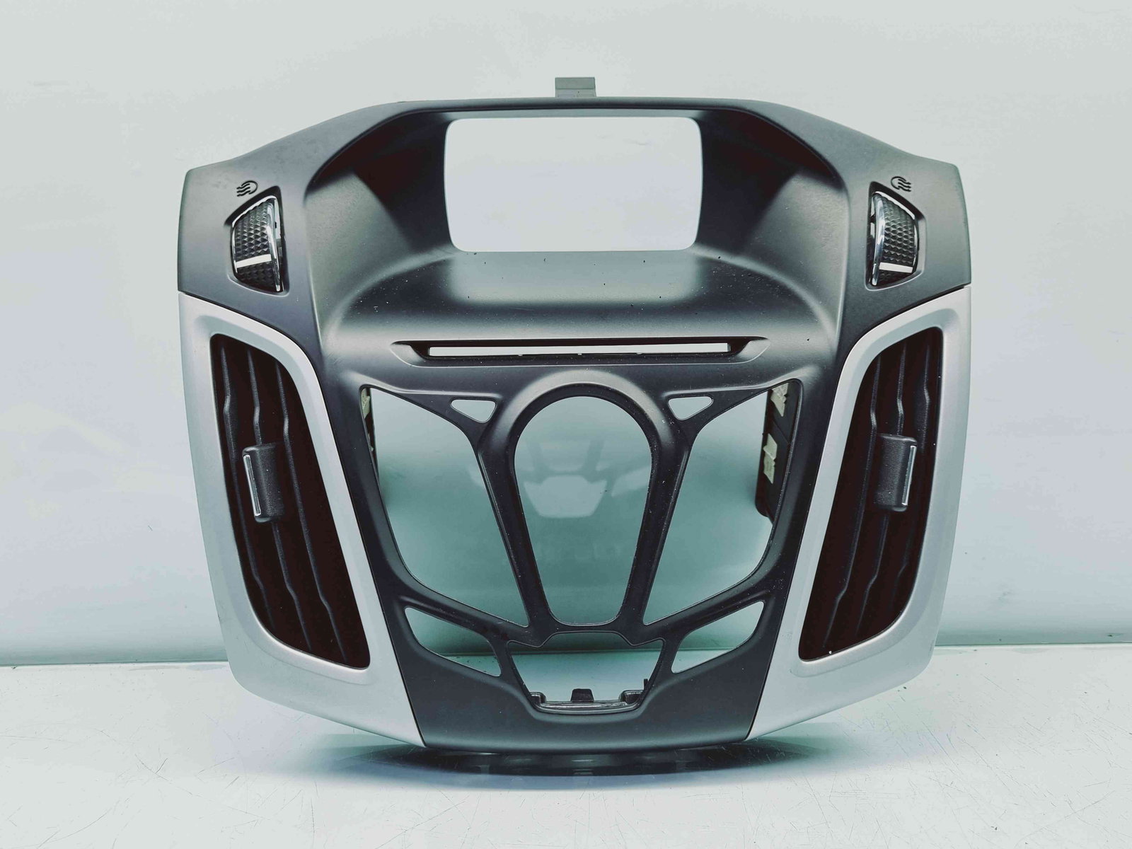 Grila aerisire centrala Ford Focus 3 Hatchback [Fabr 2011-2015] 8M5118835-GGW - imagine 1