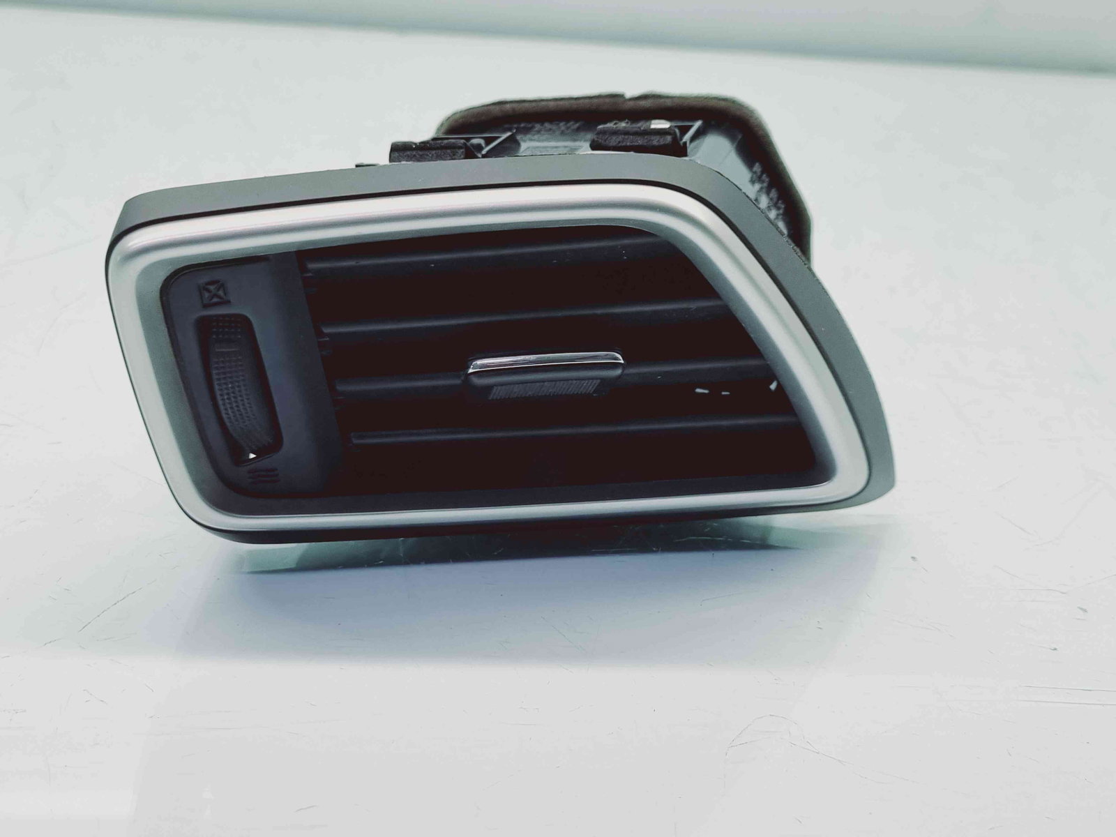 Grila aerisire dreapta Nissan Qashqai (2) [Fabr 2013-2017] 687604EA0A - imagine 1