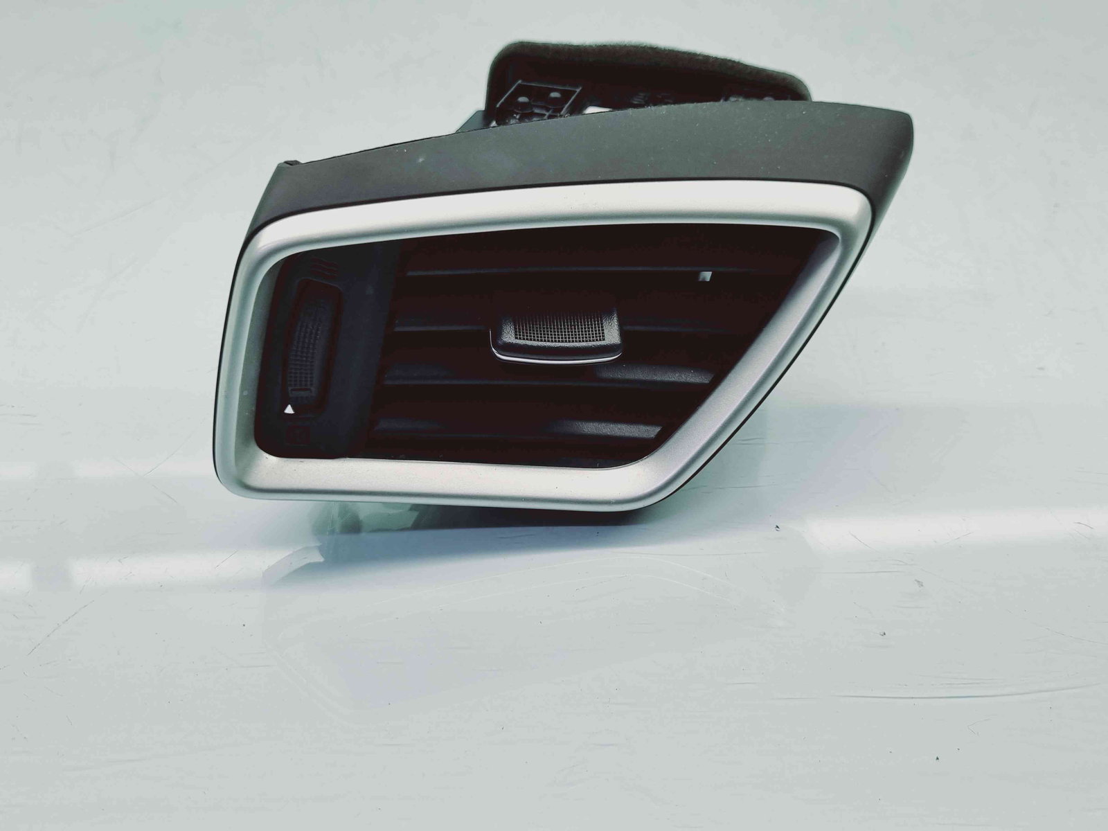 Grila aerisire stanga Nissan Qashqai (2) [Fabr 2013-2017] 687614EA0A - imagine 1