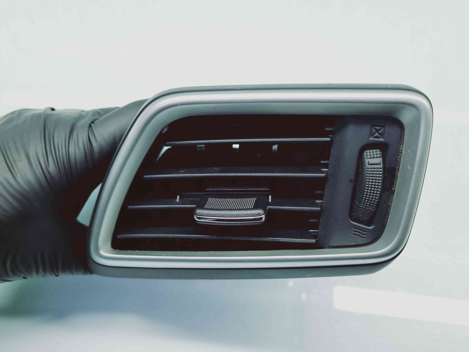 Grila aerisire stanga Nissan Qashqai (2) [Fabr 2013-2017] 687614EA0A - imagine 2