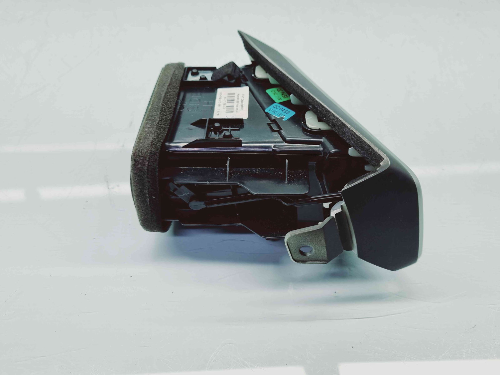 Grila aerisire stanga Nissan Qashqai (2) [Fabr 2013-2017] 687614EA0A - imagine 3