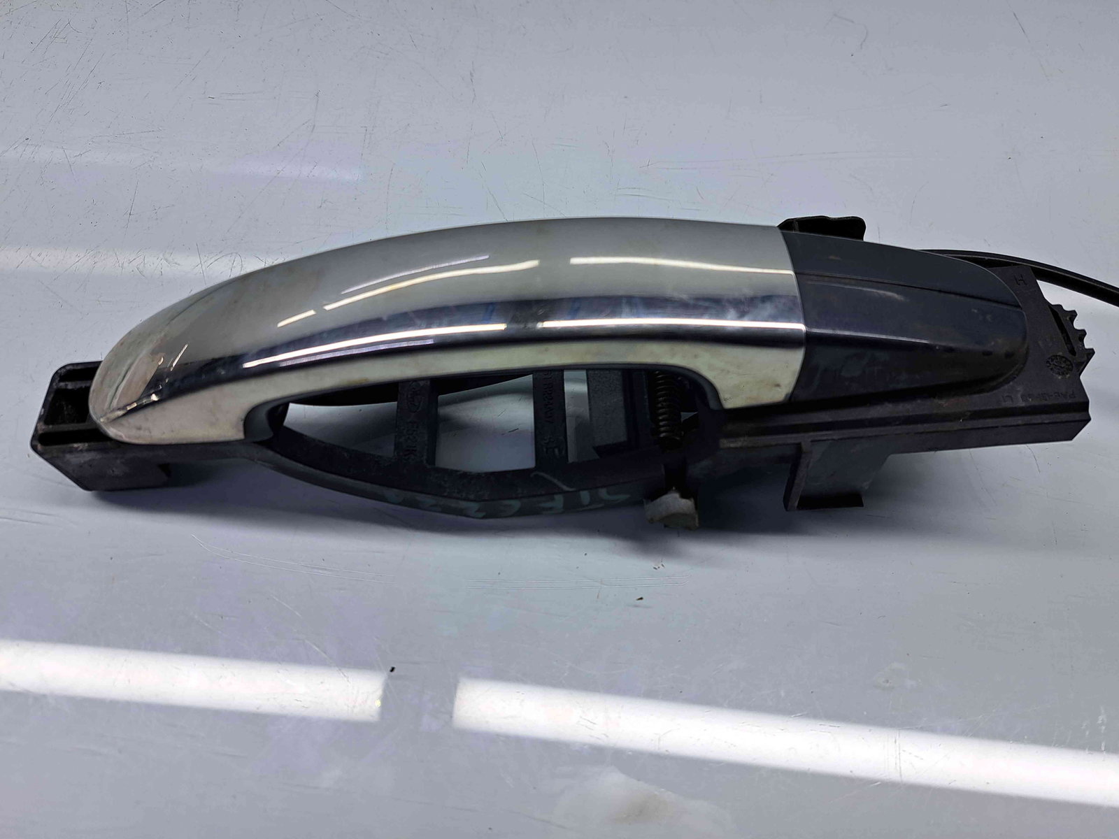 Maner usa stanga fata Ford Kuga I [Fabr 2008-2012] OEM - imagine 3