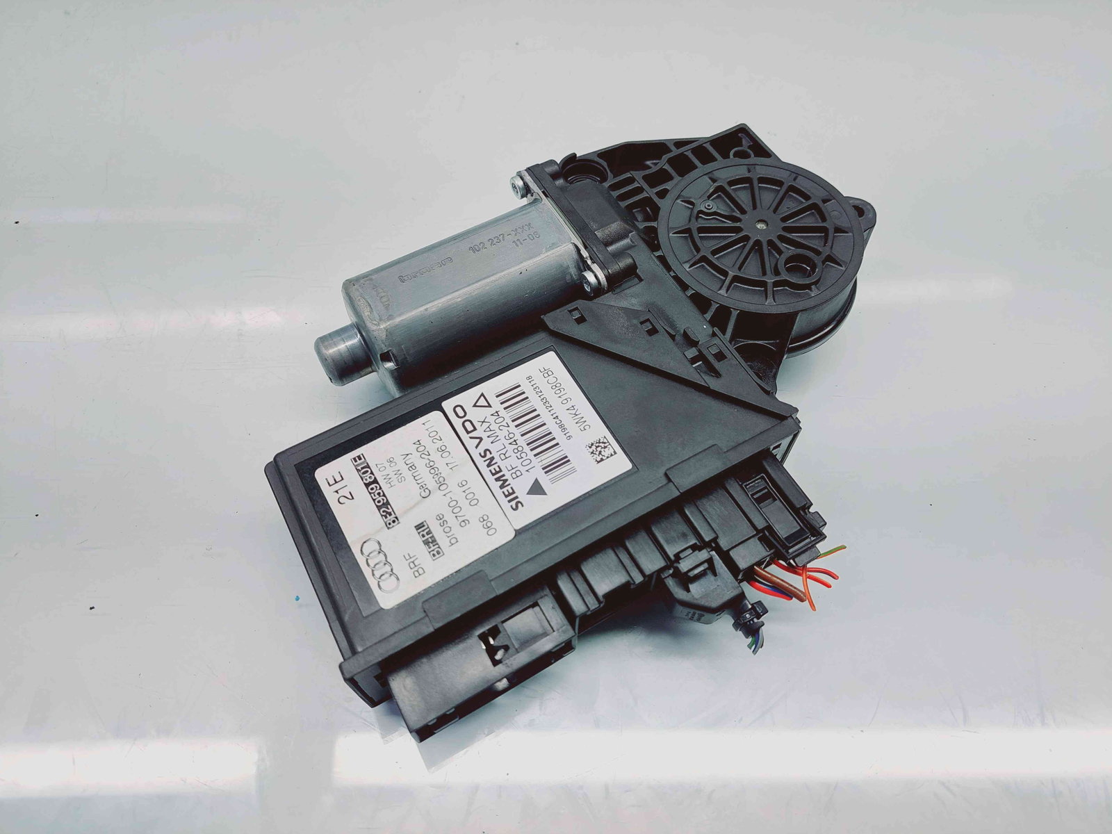 Motoras geam stanga fata Seat Exeo (3R2) [Fabr 2008-2013] 8E2959801E - imagine 2