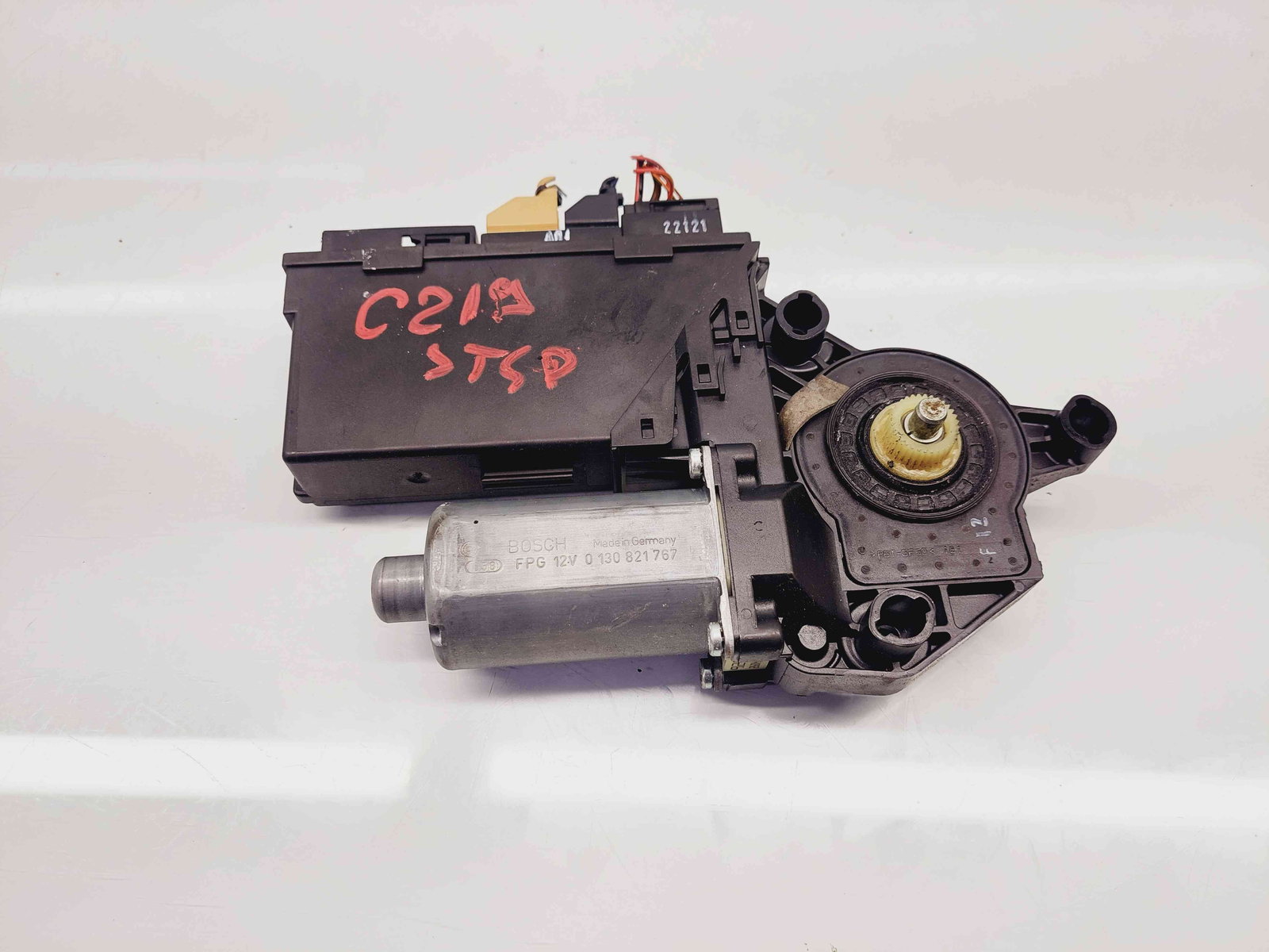 Motoras geam stanga spate Seat Exeo (3R2) [Fabr 2008-2013] 8E0959801E - imagine 1