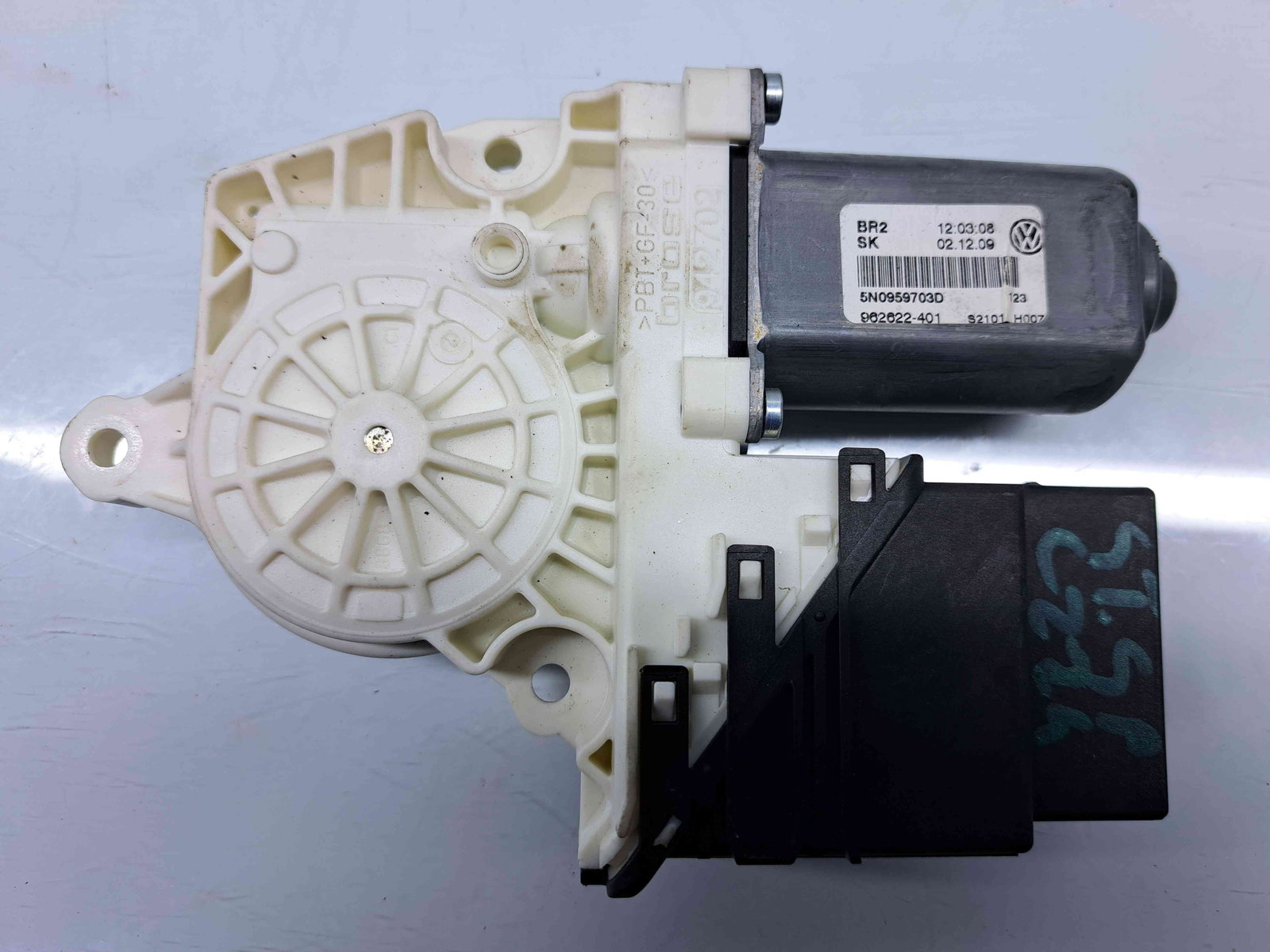 Motoras geam stanga spate Volkswagen Tiguan (5N) [Fabr 2007-2016] 5N0959703D n 5K0959794