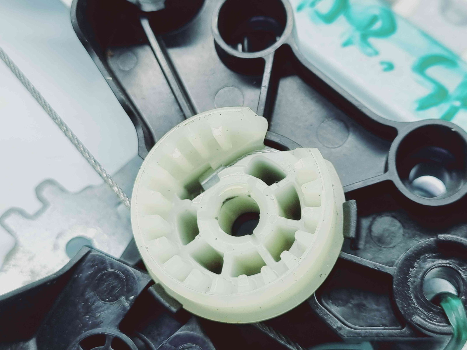 Macara electrica geam dreapta spate Nissan Qashqai (2) [Fabr 2013-2017] 827004EA0A - imagine 2