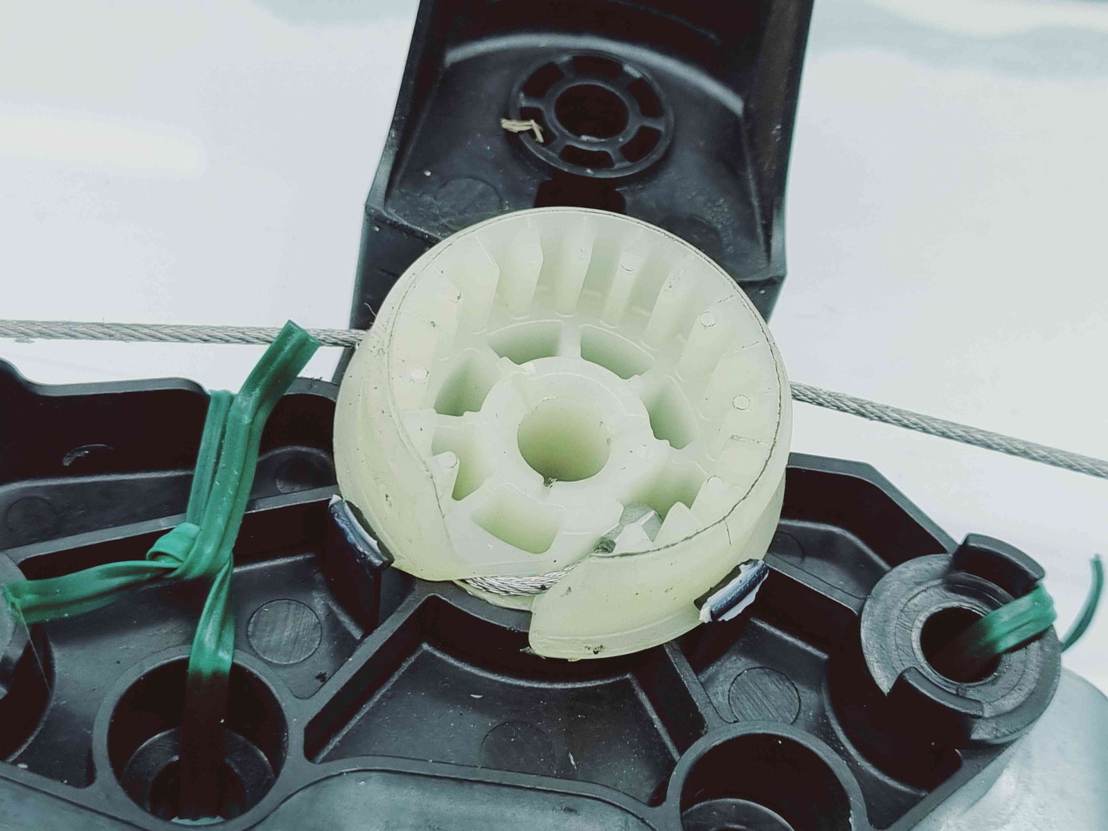 Macara electrica geam stanga spate Nissan Qashqai (2) [Fabr 2013-2017] 827014EA0A - imagine 2