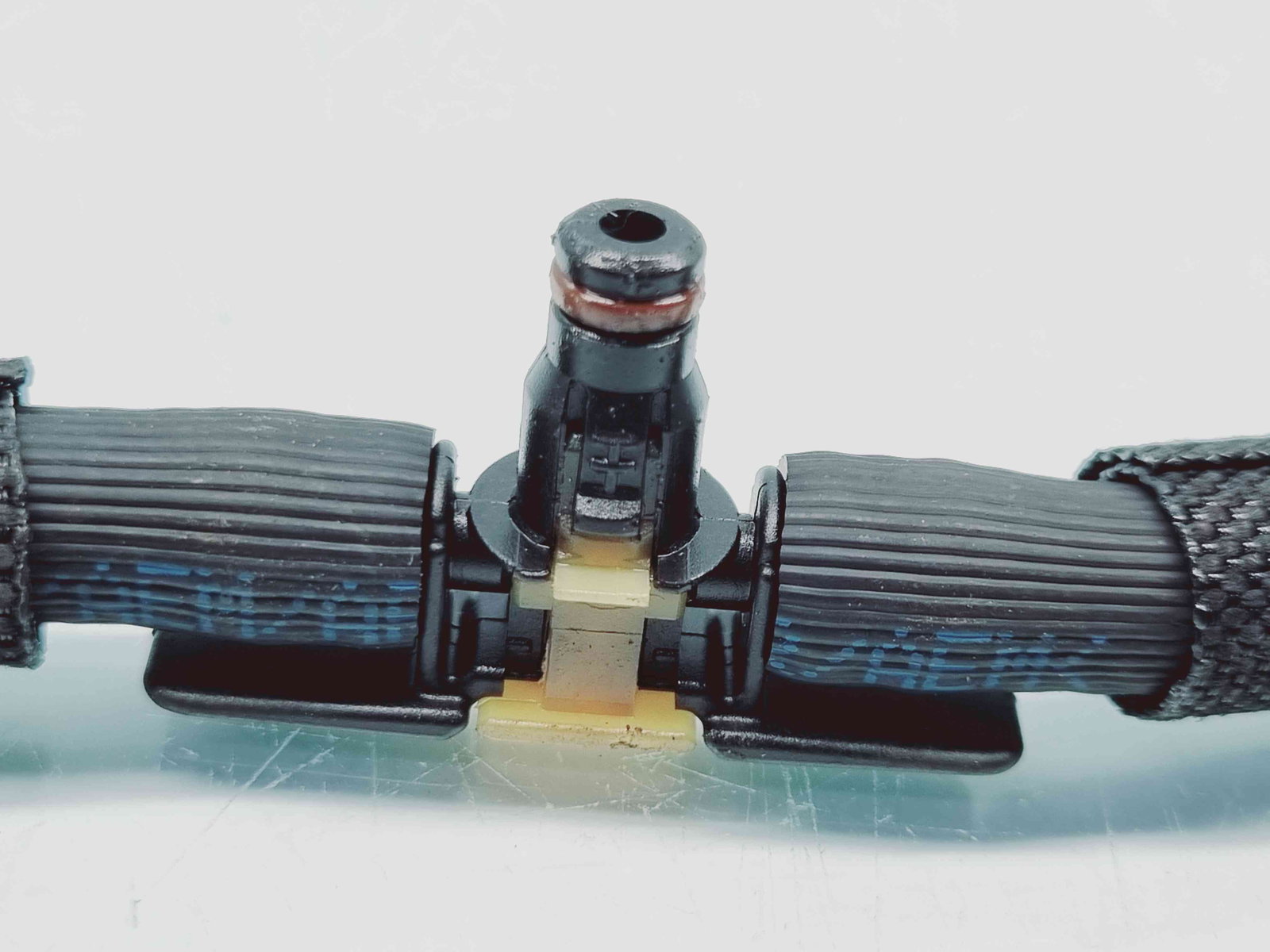 Conducta retur injectoare Volkswagen Passat CC (358) [Fabr 2012-2016] OEM 2.0 TDI CFGC 130KW / 177CP 2.0 TDI CFGC 130KW / 177CP - imagine 4