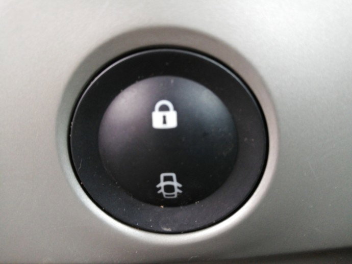 Buton incuiat usi Renault Megane 2 1.6 DCI OEM 2002-2008