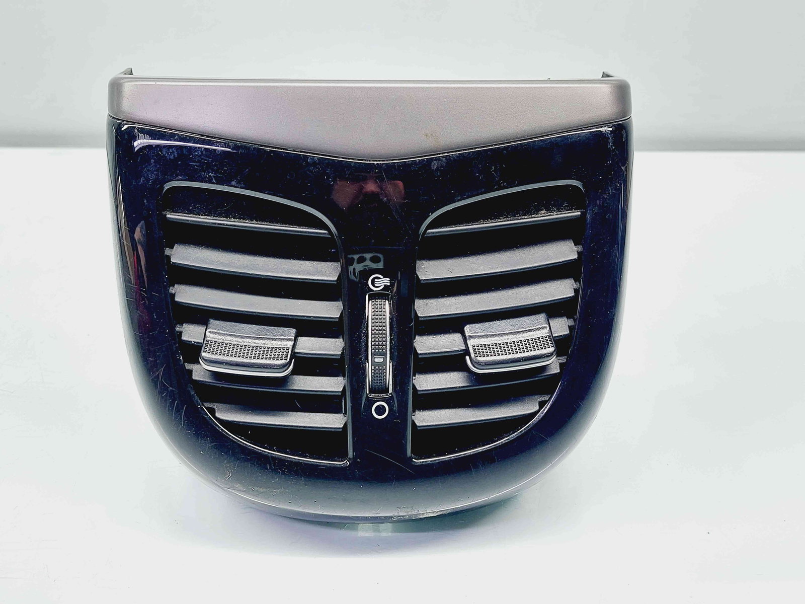 Grila aerisire spate Hyundai i40 Wagon [Fabr 2012-2019] 84642-3Z001 - imagine 1