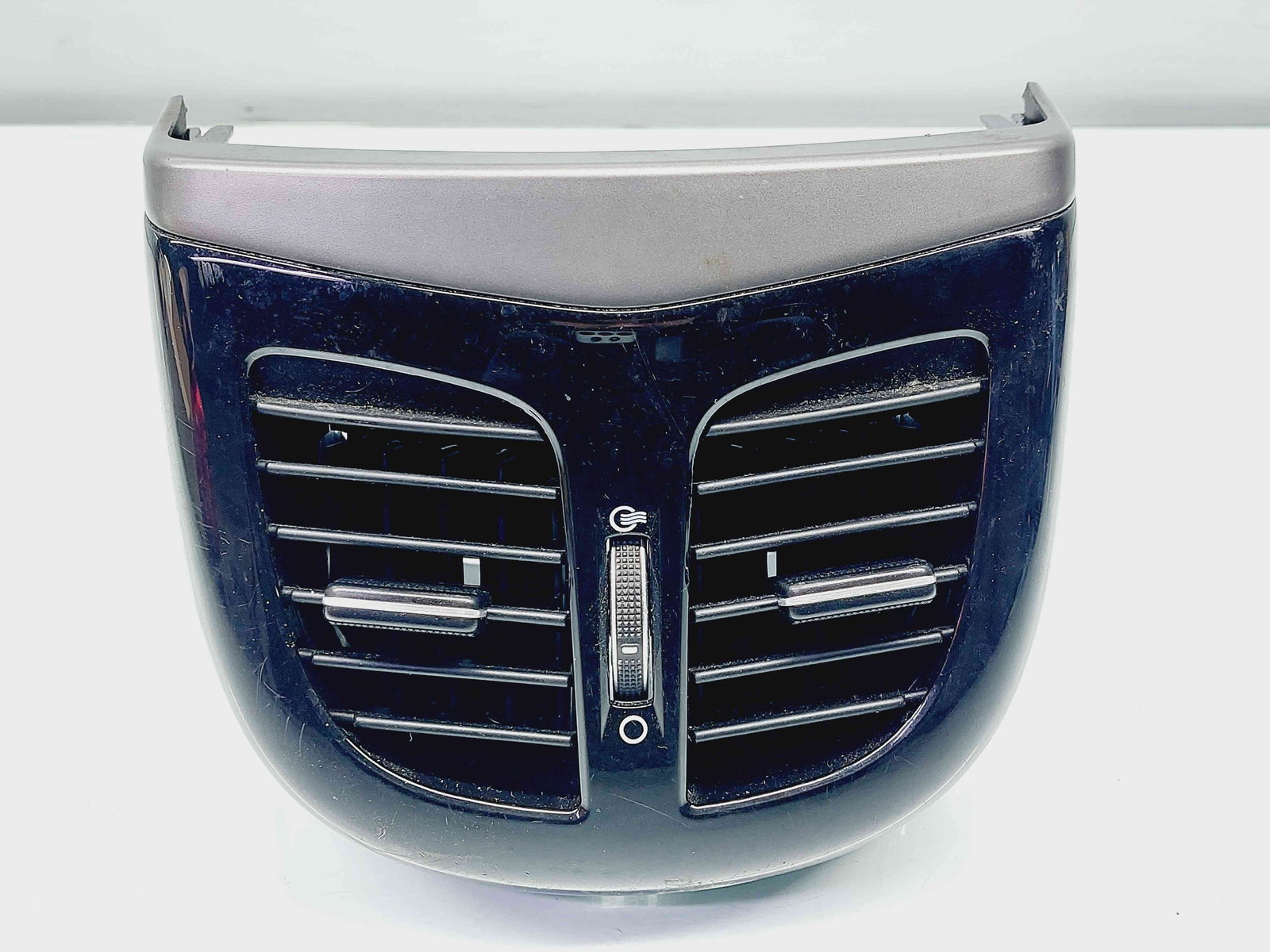 Grila aerisire spate Hyundai i40 Wagon [Fabr 2012-2019] 84642-3Z001 - imagine 2