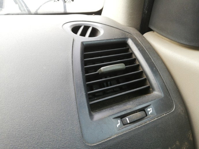 Grila aerisire dreapta Renault Megane 2 1.6 DCI OEM 2002-2008