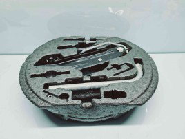   Set cric si cheie Volkswagen Tiguan (5N) [Fabr 2007-2016] 1K0012115F