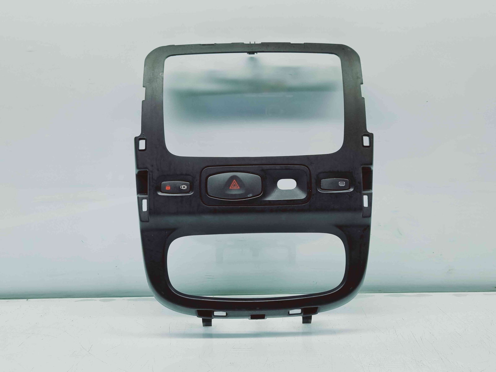 Trimuri bord Dacia Duster [Fabr 2010-2017] 682604477R - imagine 1