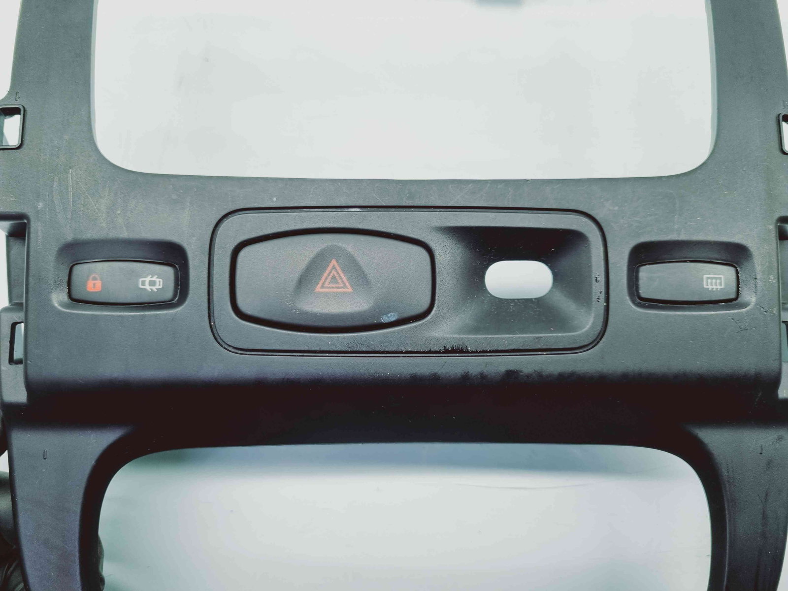 Trimuri bord Dacia Duster [Fabr 2010-2017] 682604477R - imagine 3