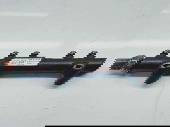 Rampa injectoare Peugeot 308 (II) SW [Fabr 2013-prezent] 9804776780 1.6 HDI BH01 88KW / 120CP 1.6 HDI BH01 88KW / 120CP