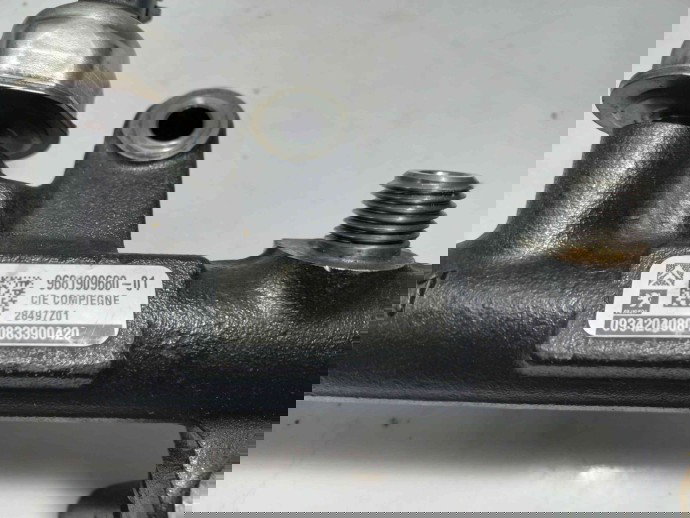 Rampa injectoare Ford Mondeo 1.8 tdci 9681909680- 01 2000-2007