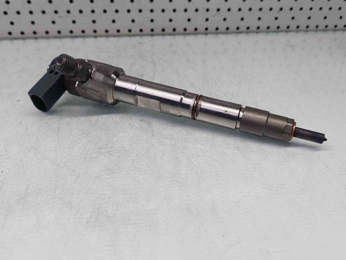 Injector Audi Q5 (8RB) Facelift [ Fabr 2008-2016] 04L130277AE 2.0 TDI CNHA  140KW / 190CP 2.0 TDI CNHA 140KW / 190CP